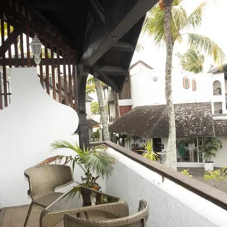 Sunset Boulevard Beachfront Apartment With Breakfast